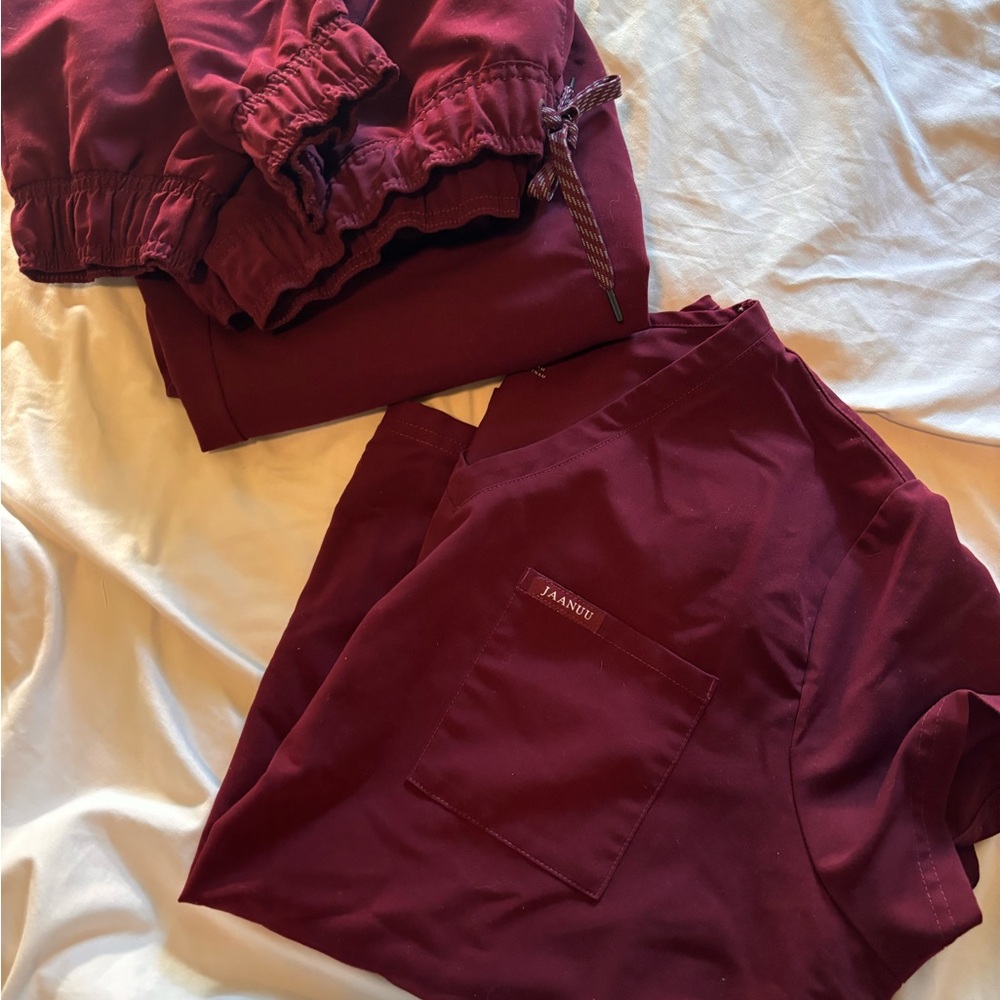 Jannuu Scrub set